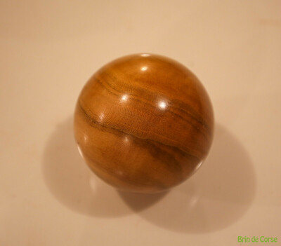 Boule en bois tourné